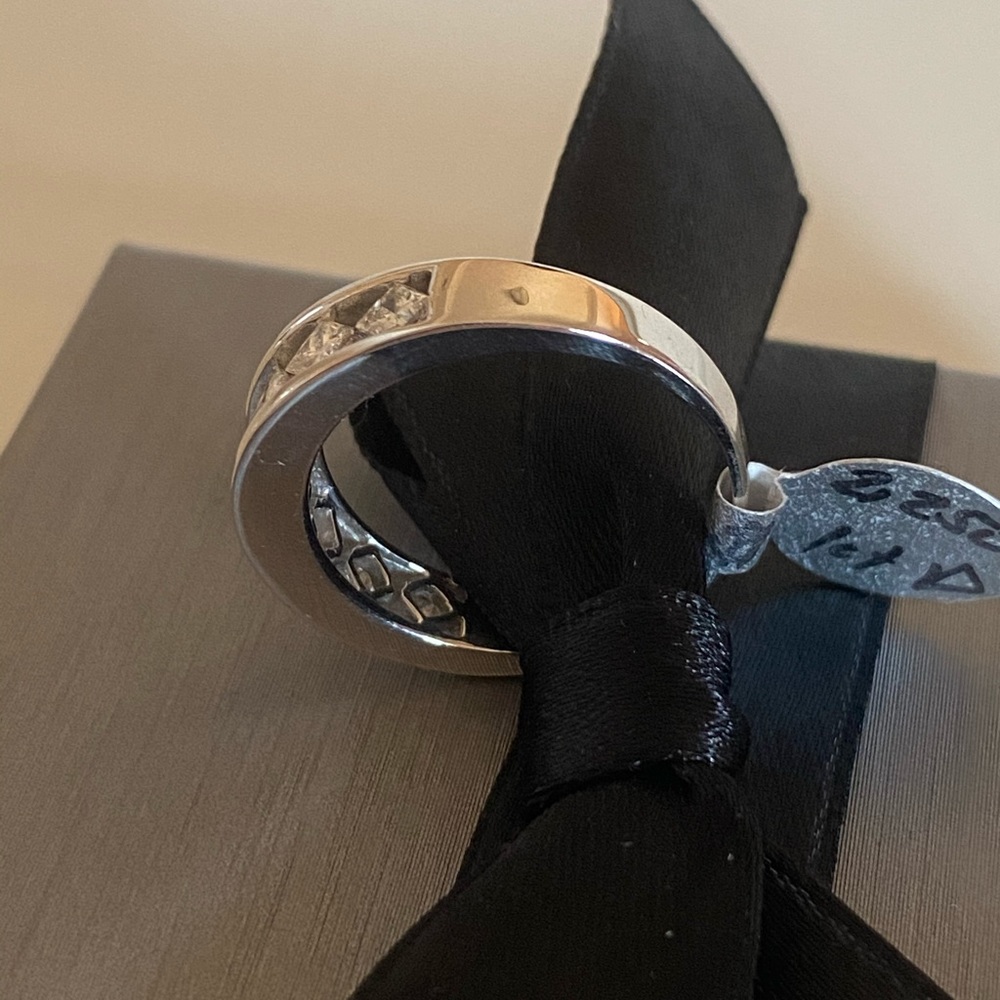 TRIPLE ROW PRINCESS CUT RING WHITE GOLD R050 - Picture 15 of 16